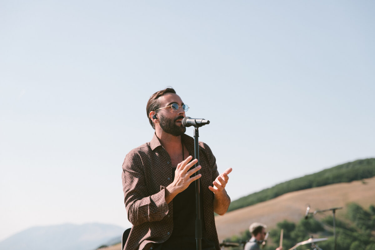 Mengoni live