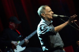 Roberto Vecchioni Teatro Brancaccio Roma ph Doralisa D'Urso (12)