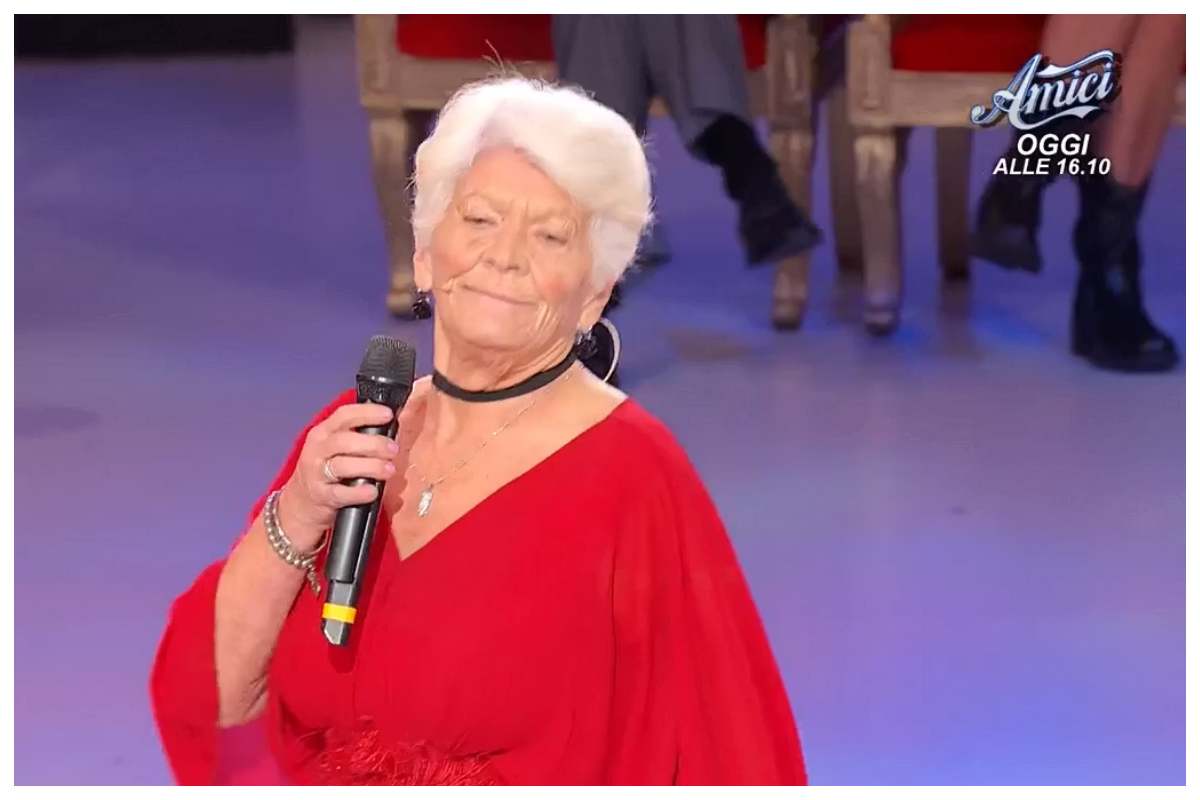 Uomini e donne Pinuccia cantante