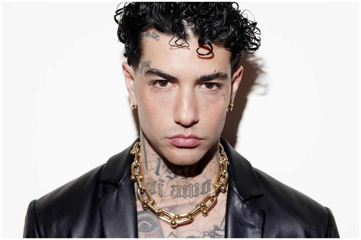 Tony Effe confuso alla mfw