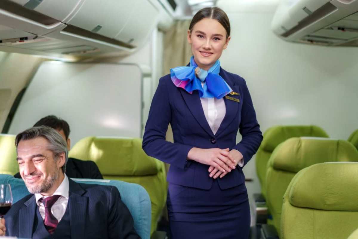 Saluto assistente di volo