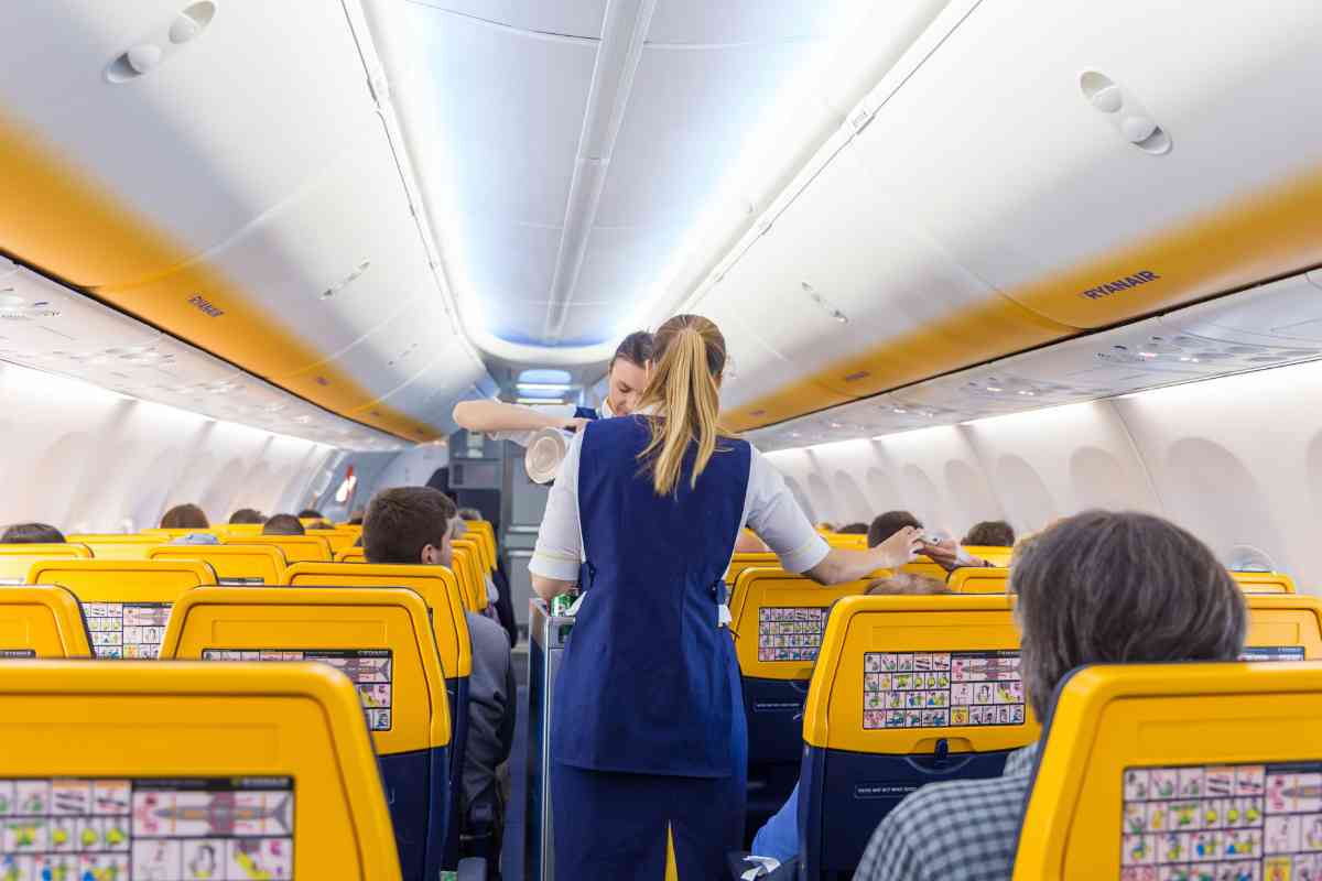 Ryanair, il segreto delle hostess svela come non perdere il bagaglio all'arrivo in aeroporto