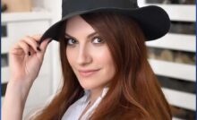 Laura Pausini, primo costume della stagione e occhiali