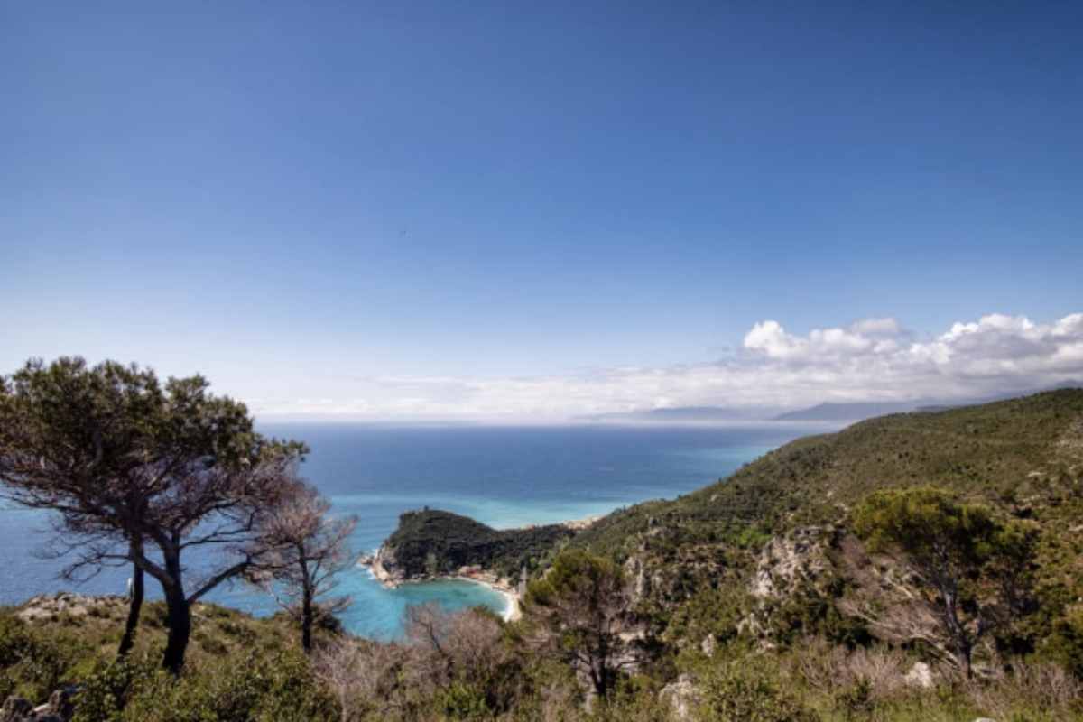 Dalle coste di Genova fino a quelle di Imperia e La Spezia, la riviera ligure offre una varietà di spiagge adatte a tutti i gusti, perfette per una vacanza in famiglia