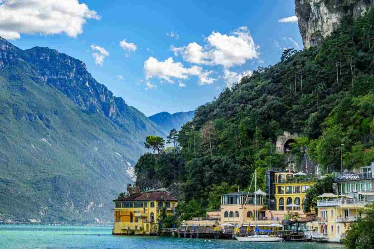 Mare cristallino e turismo sostenibile: i Comuni Cinque Vele Legambiente del 2025
