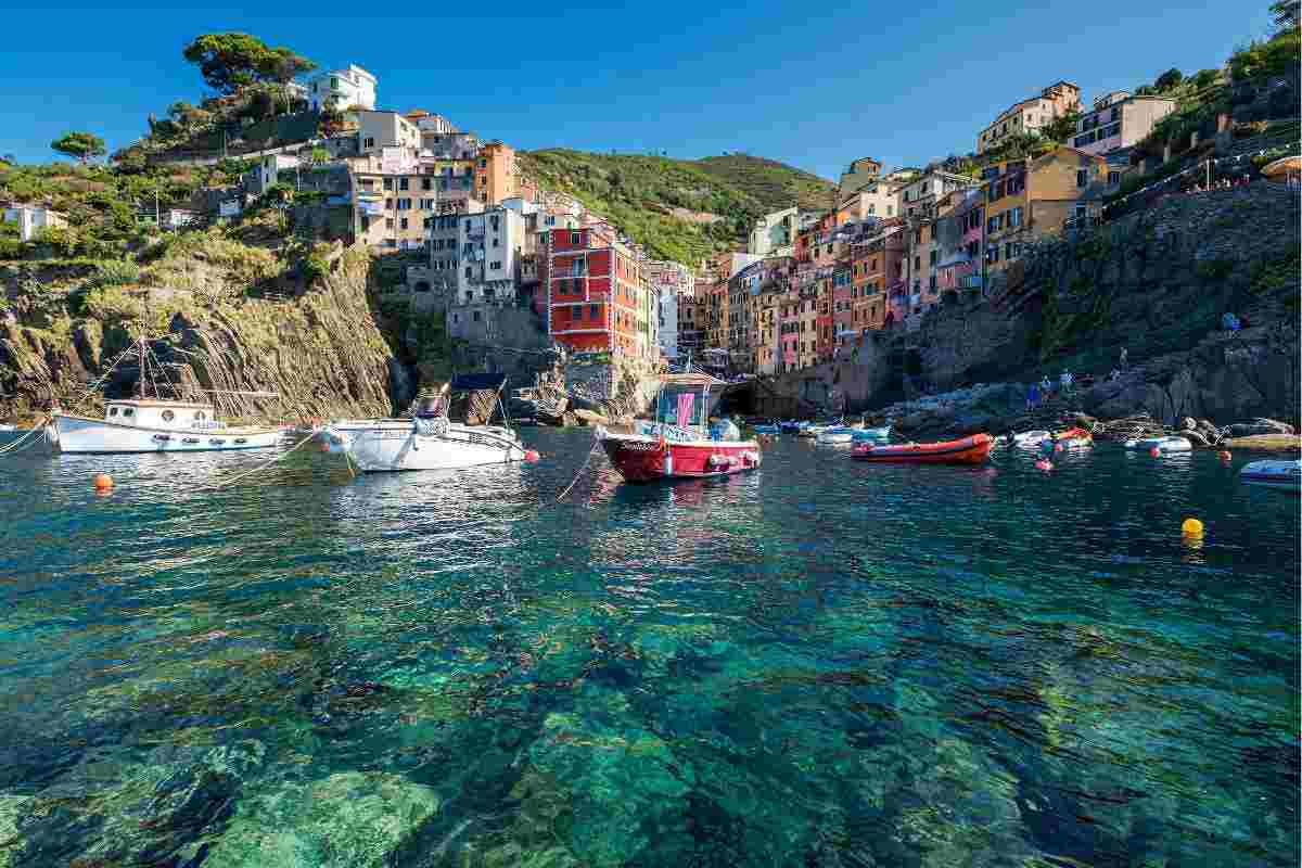 Mare cristallino e turismo sostenibile: i Comuni Cinque Vele Legambiente del 2025 , ecco i dettagli