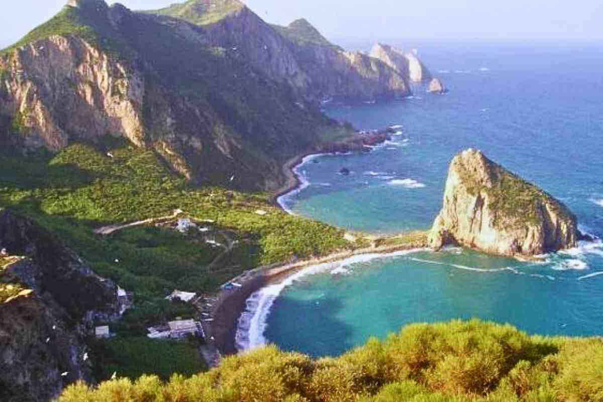 scoprire l'isola di palmarola