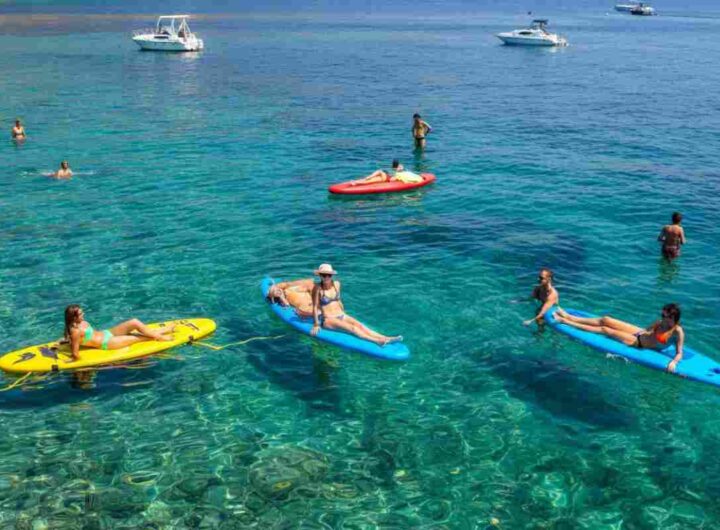 luogo economico con mare cristallino