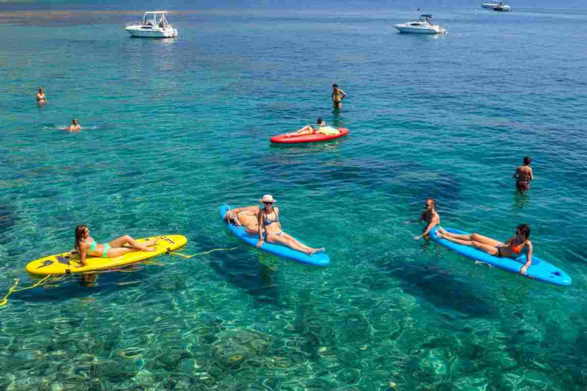 luogo economico con mare cristallino