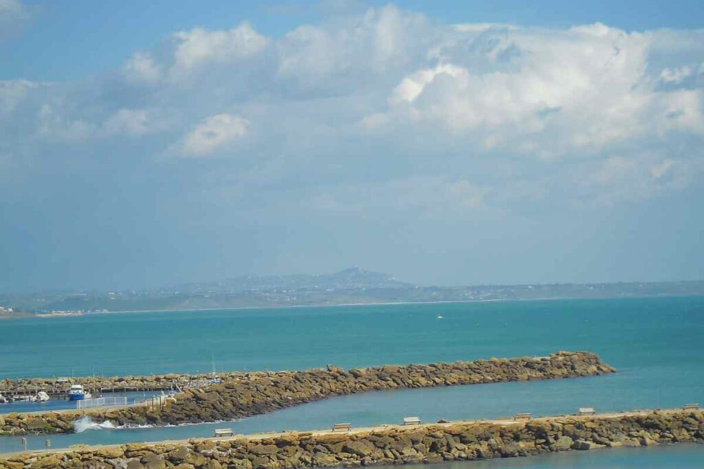 A meno di un'ora da Roma una spiaggia che sembra uscita da un film: ecco i dettagli