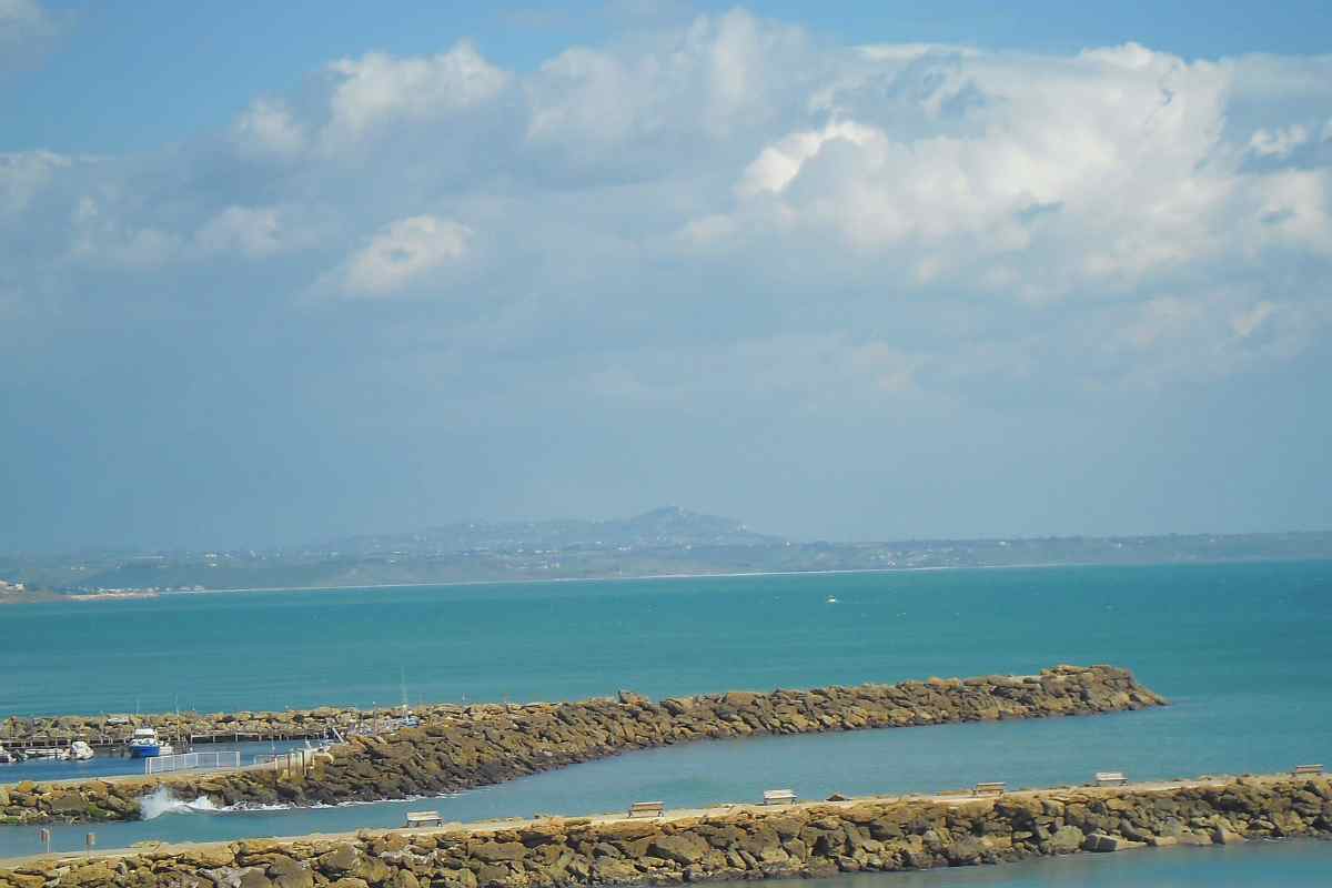 A meno di un'ora da Roma una spiaggia che sembra uscita da un film: ecco i dettagli