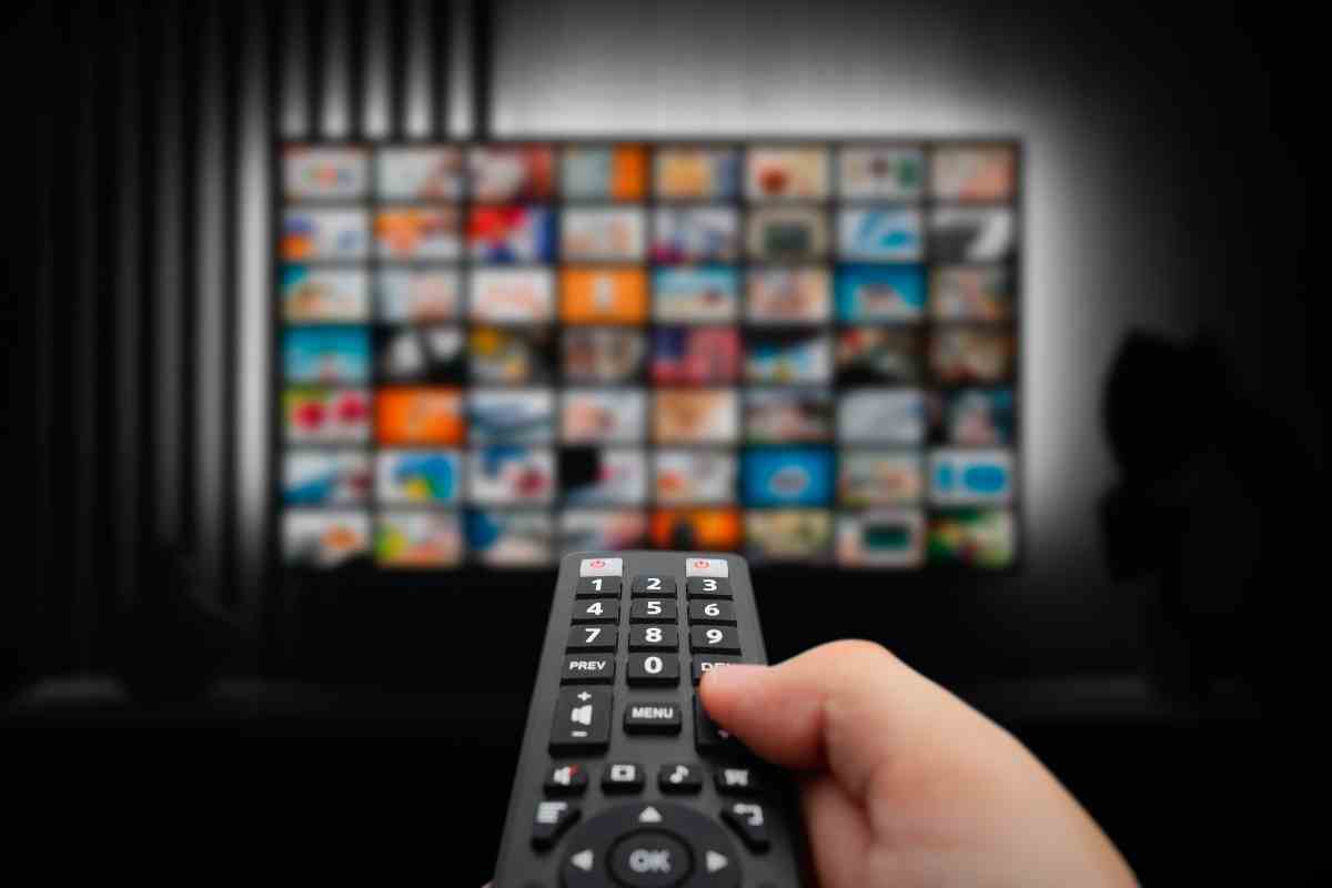 Accendi la tv e prepara i popcorn: ecco le serie più chiacchierate dell’estate 2025,