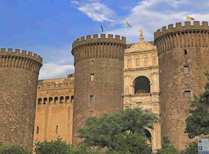 Dalle imponenti fortezze medievali ai manieri arroccati su scogliere affacciate sul mare, i castelli italiani raccontano storie di nobiltà