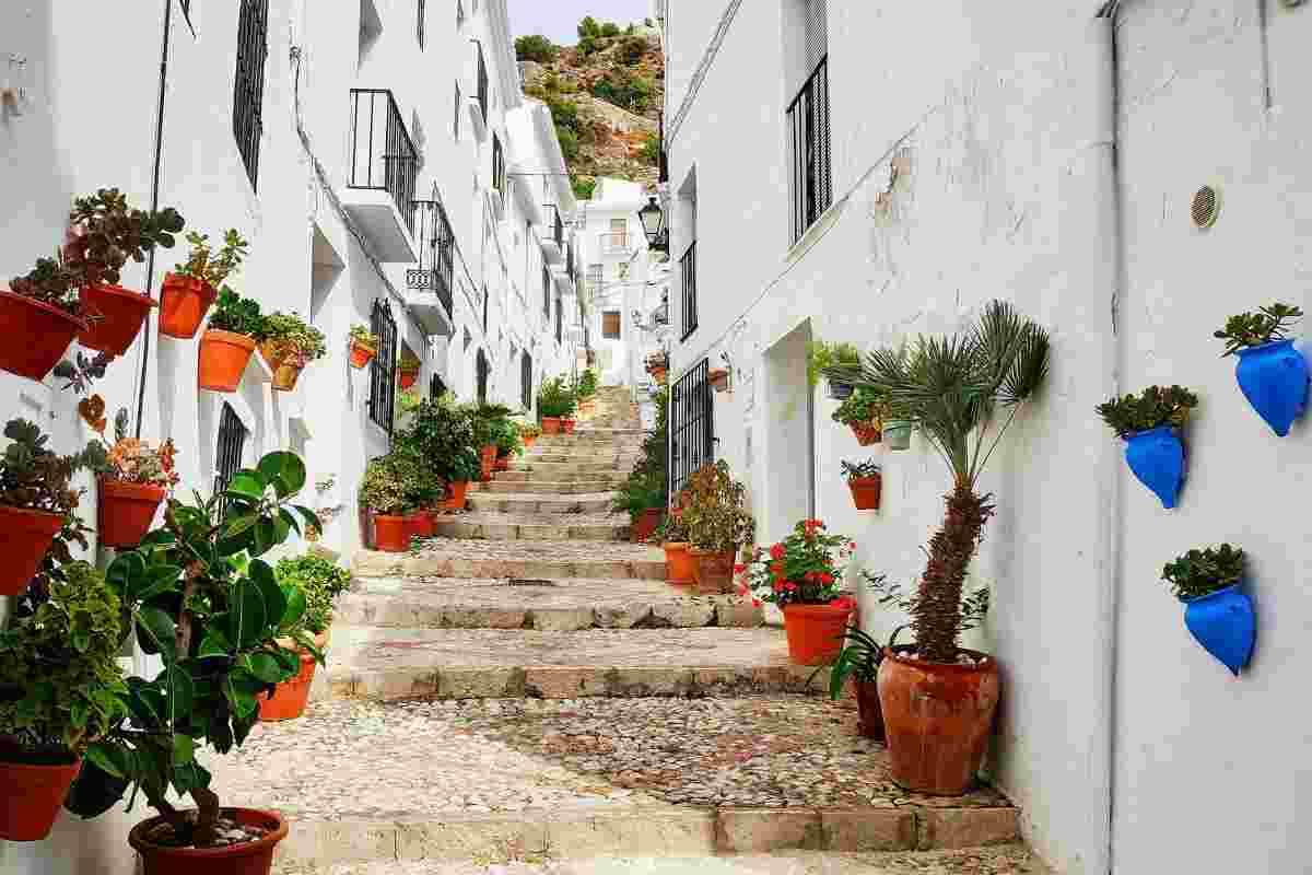 secondo forbes è il borgo italiano più bello al mondo: scopri cirò in calabria