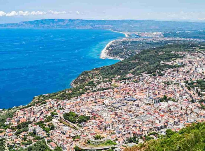 secondo forbes è il borgo italiano più bello al mondo: scopri cirò in calabria