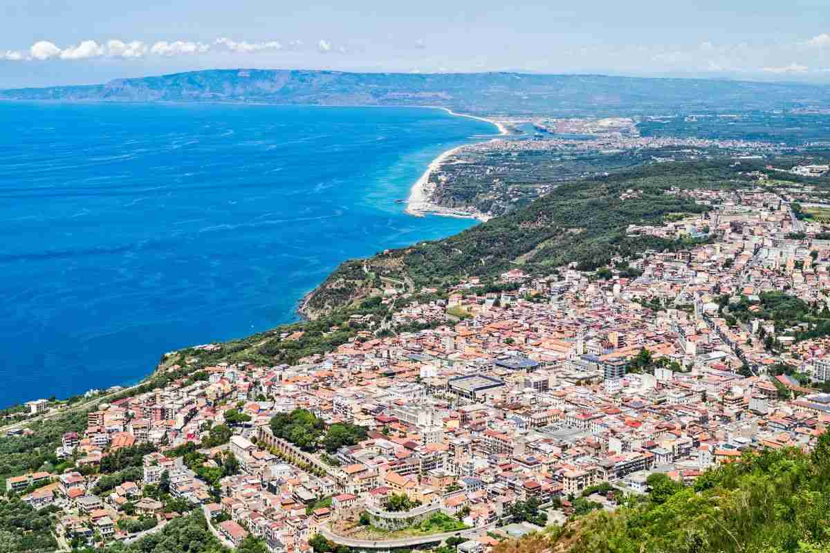 secondo forbes è il borgo italiano più bello al mondo: scopri cirò in calabria