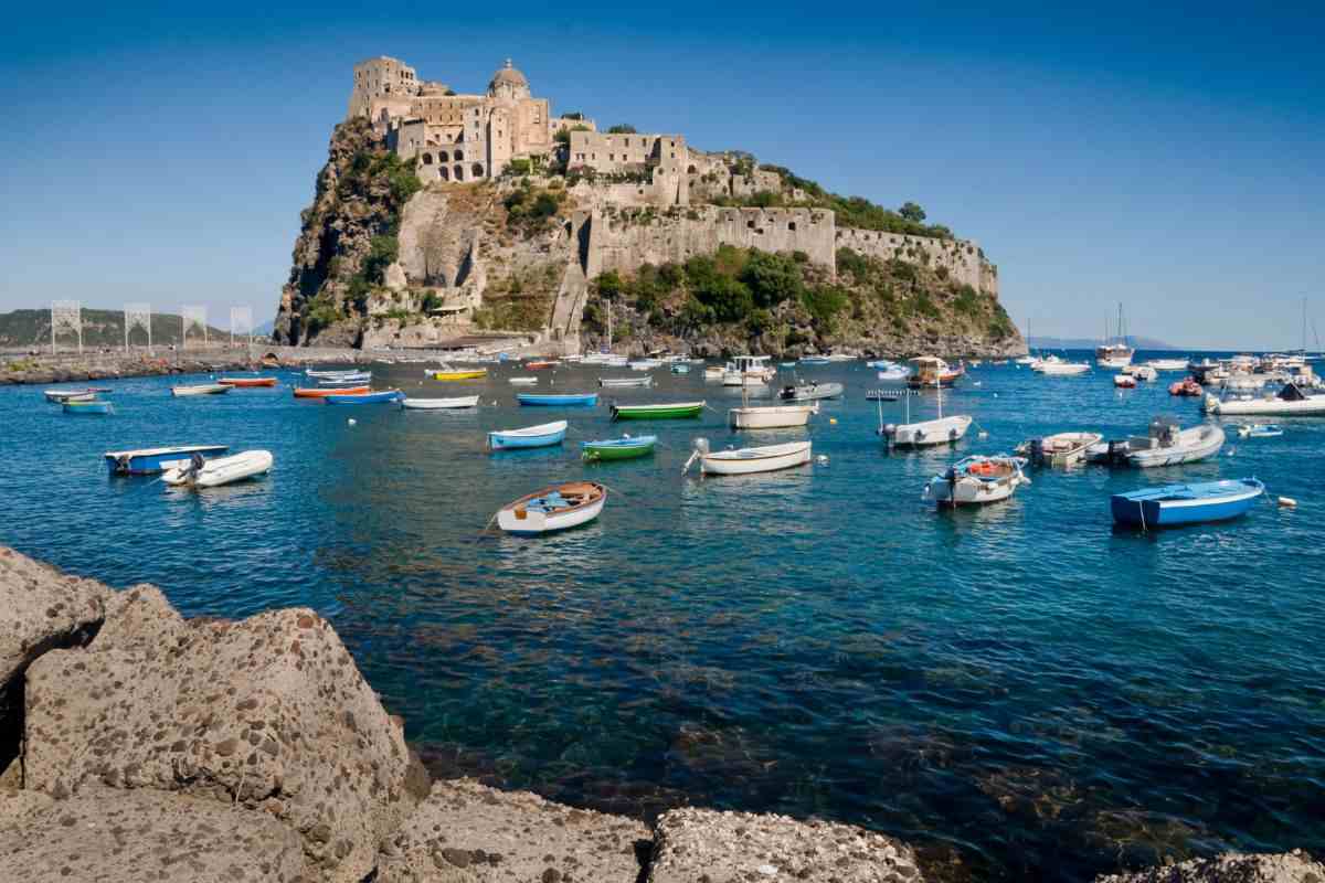 tra i castelli più belli d'italia spicca il castello aragonese ad ischia