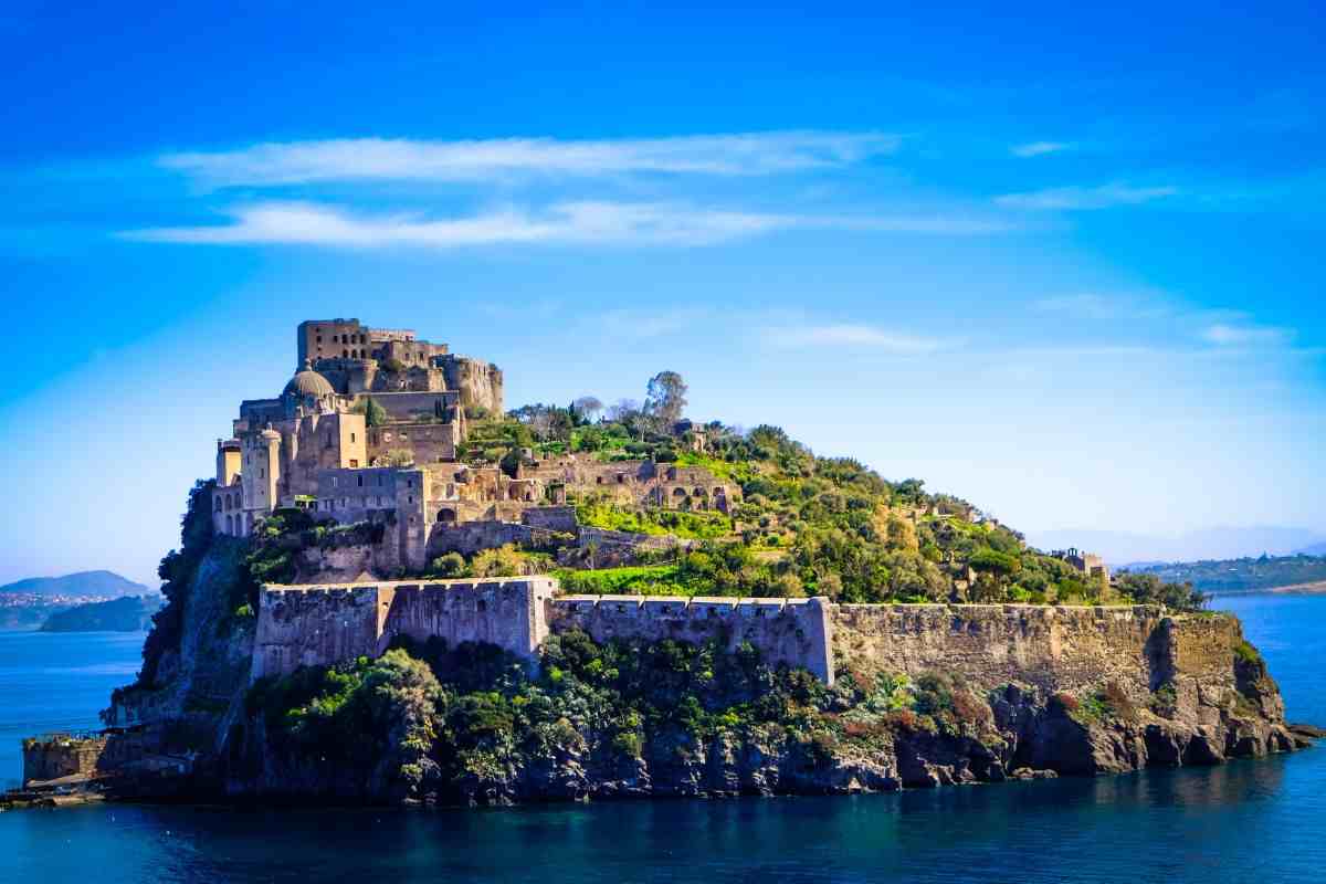 tra i castelli più belli d'italia spicca il castello aragonese ad ischia
