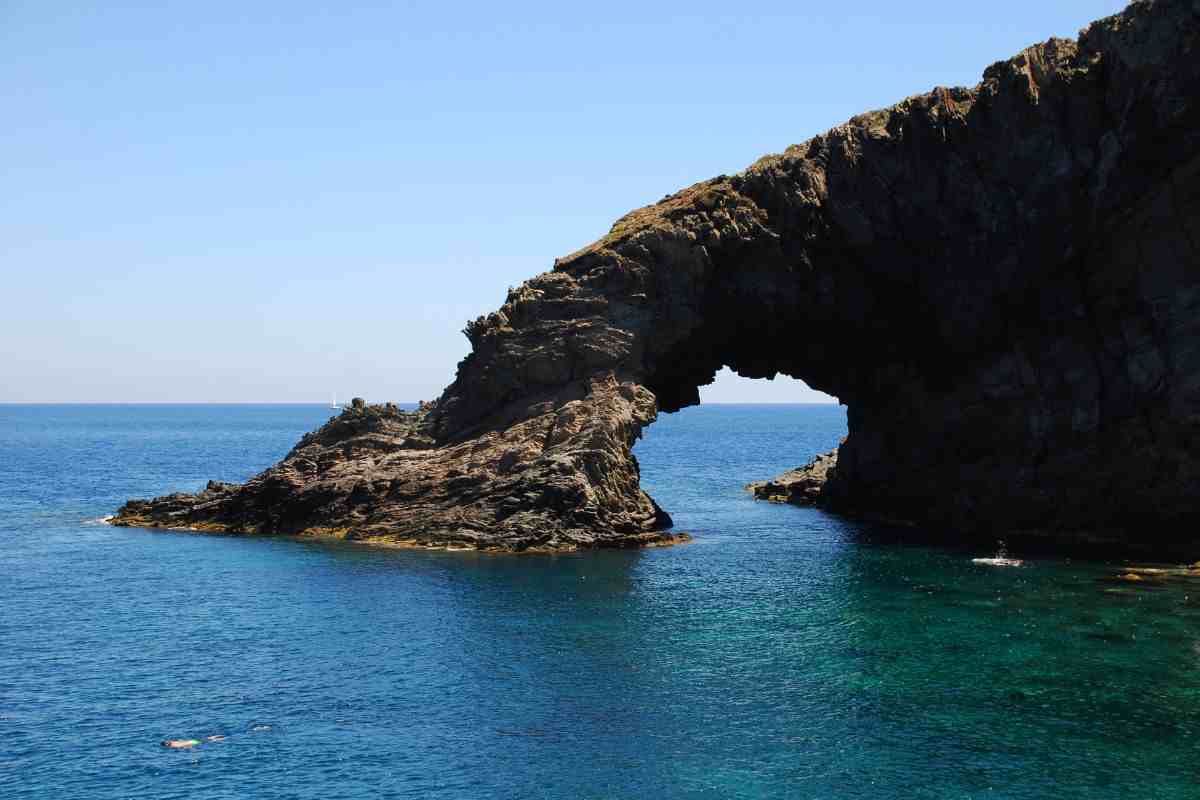 isola detta la perla nera del mediterrano: scopri l'isola di pantelleria