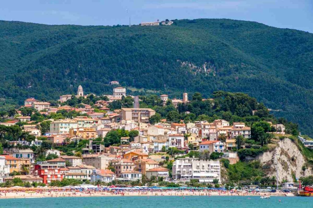 marche scopri questi posti meravigliosi tra sapori e paesaggi