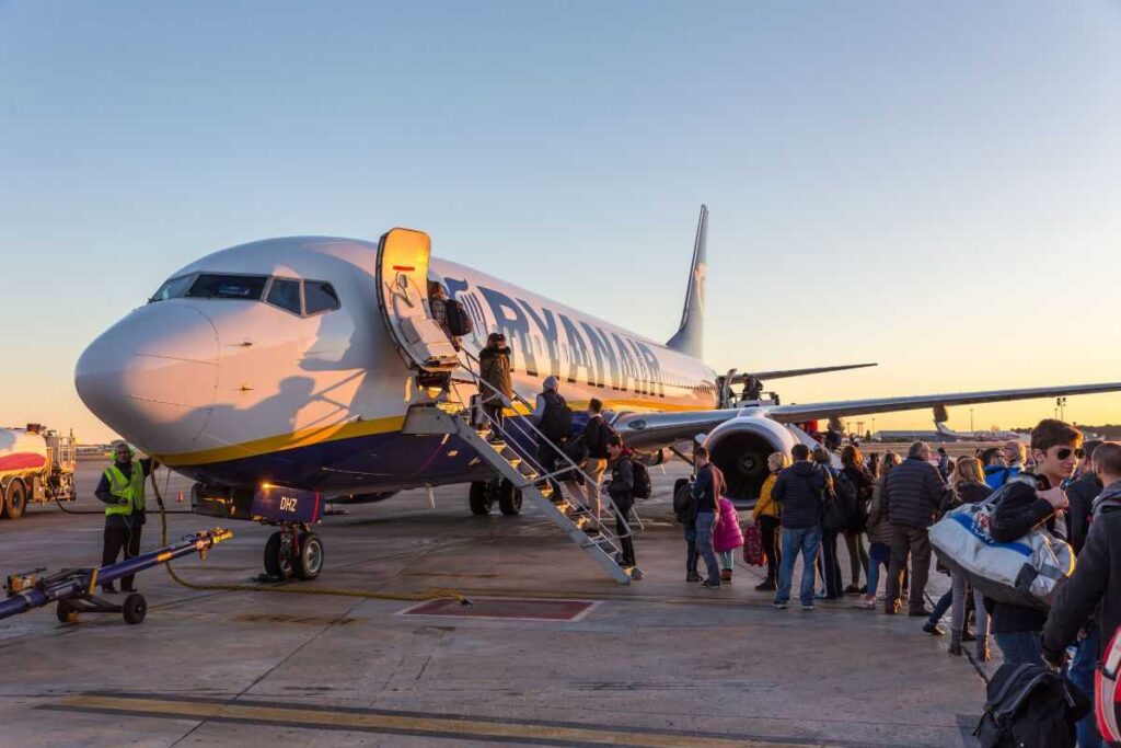 ryanair, cartone in bagaglio per non pagare extra