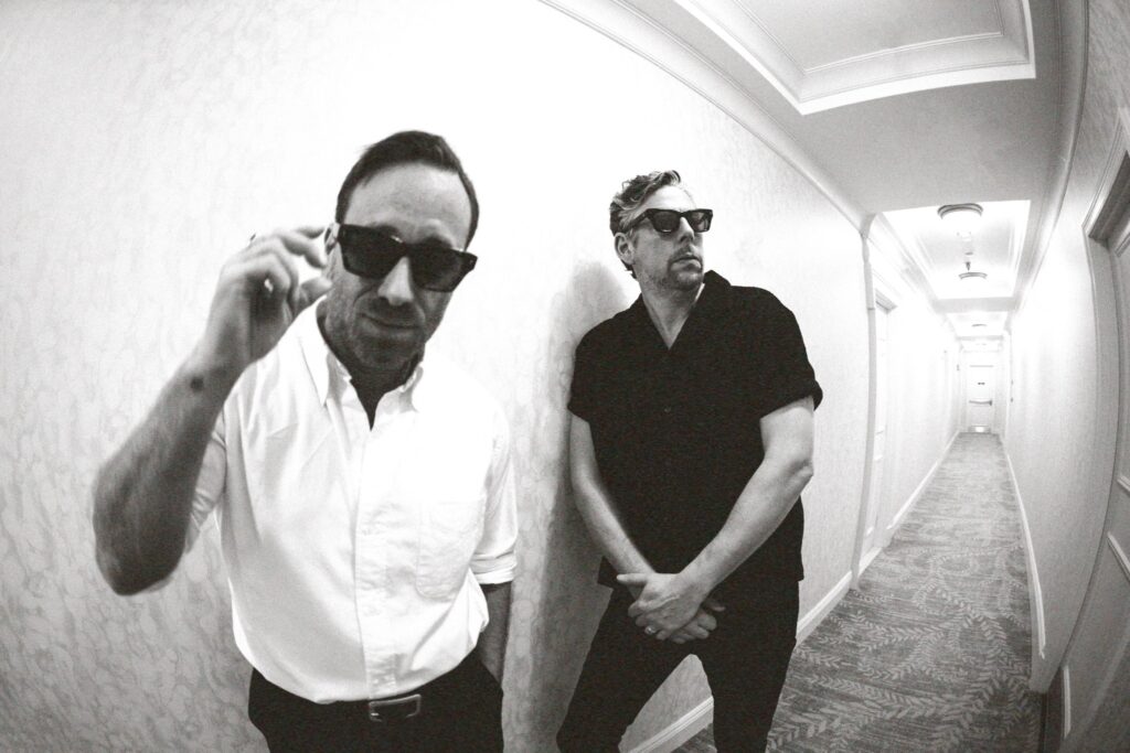 The Black Keys promuovono il nuovo album No Rain, No Flowers con un sound ispirato ai DJ set Record Hangs