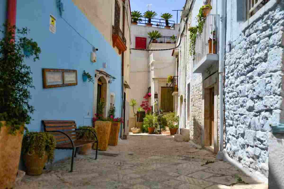 La Città Blu del Sud Italia: un gioiello nascosto tra leggende, profumi e fascino, i dettagli