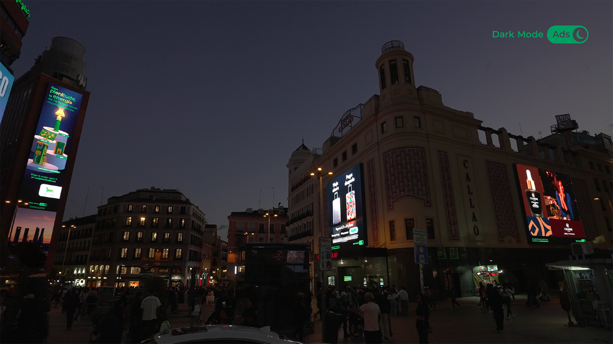 Plaza Callao Madrid Domination Dark Mode Ads Plenitude (2)